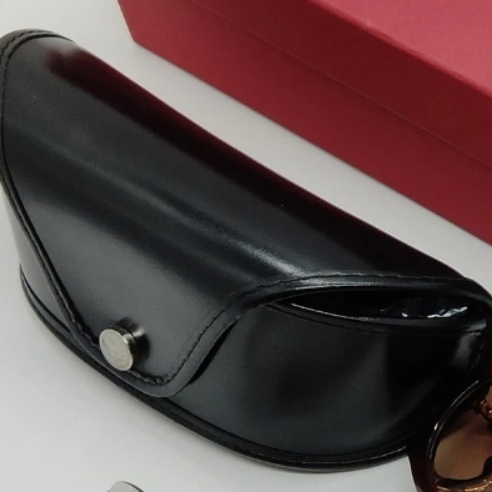 Sale🚨 Salvatore Ferragamo Sunglasses with Gold Accents - Picture 4 of 4